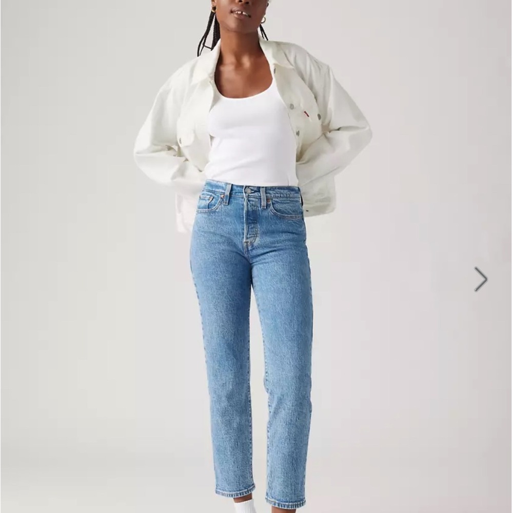 Levi's Women's Wedgie Straight Leg Jeans NWT
Space to Think/ Medium Wash